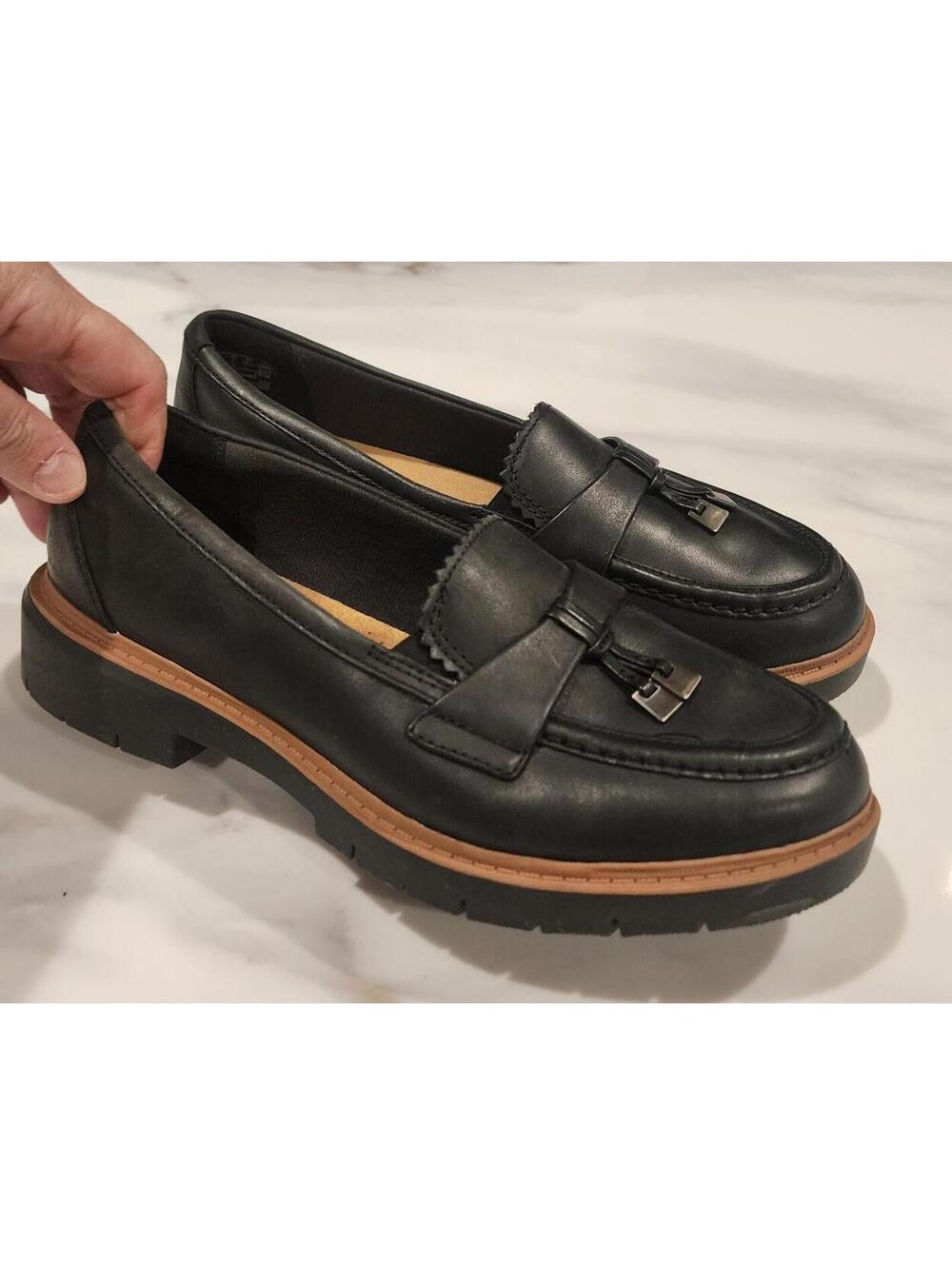 Clarks Black Leather Tassel Loafers Lug Sole Women's EUC Like New 8
